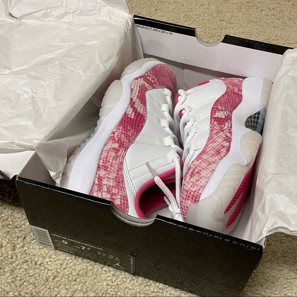 NEW Wmns Air Jordan 11 Retro Low